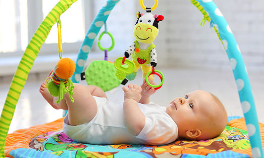 How does a play mat help a child's development?