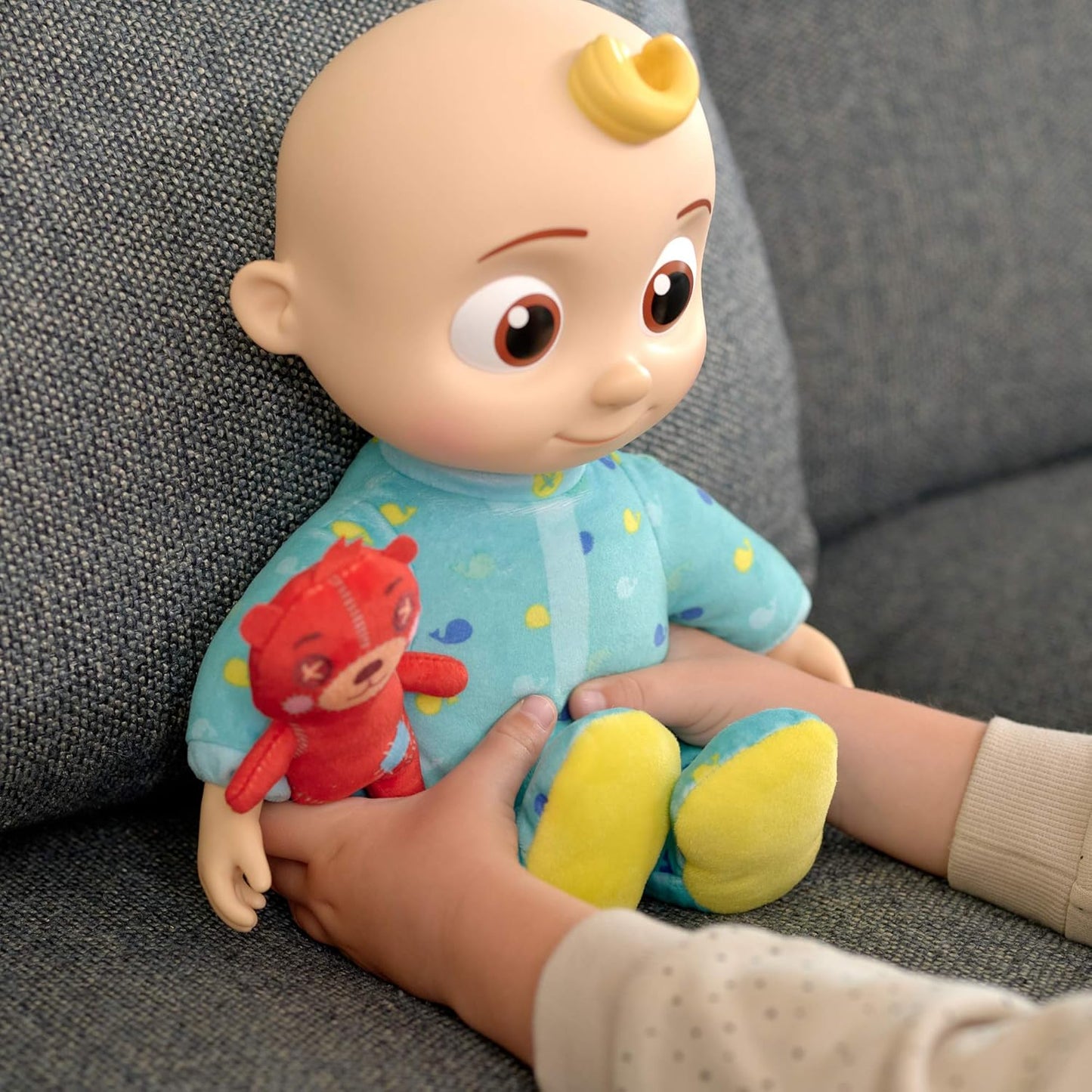 Cocomelon Musical Bedtime JJ Doll - Portuguese Version