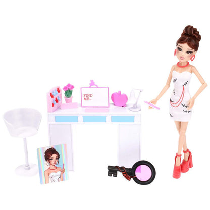 Dress to Impress Lana's Salon Deluxe Fashion Doll Set