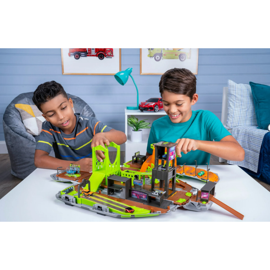 Hasbro Micro Machines Green Super Van Transforming Playset