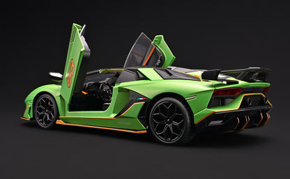 Official Lamborghini Aventador SVJ Special Edition 1:18 Scale Die-Cast Model Car - Green