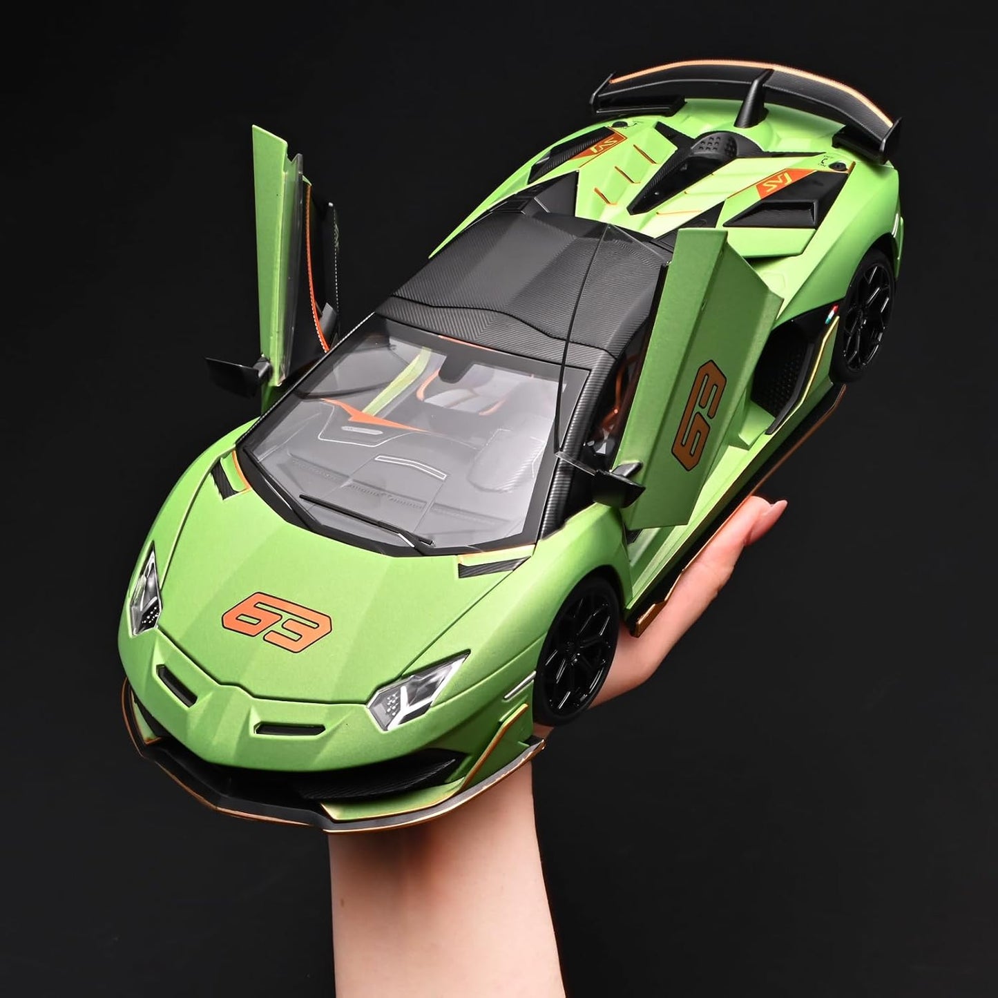 Official Lamborghini Aventador SVJ Special Edition 1:18 Scale Die-Cast Model Car - Green