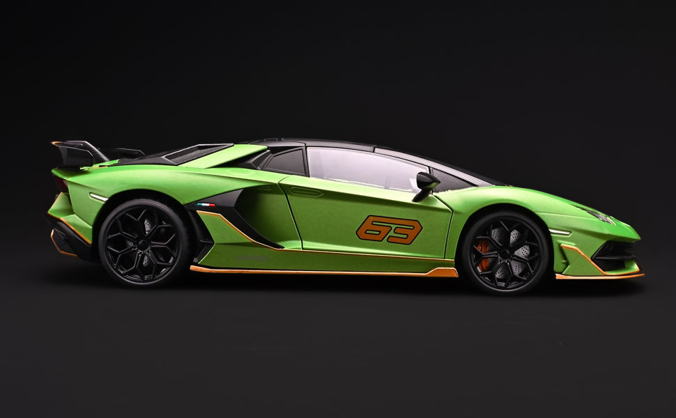 Official Lamborghini Aventador SVJ Special Edition 1:18 Scale Die-Cast Model Car - Green