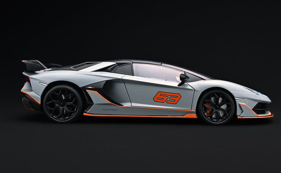 Official Lamborghini Aventador SVJ Special Edition 1:18 Scale Die-Cast Model Car - Grey
