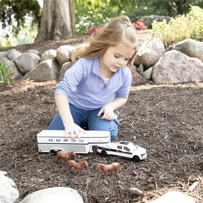Tomy Horse and Trailer Playset 1:32 – Pickup Truck, Horses & Accessories
